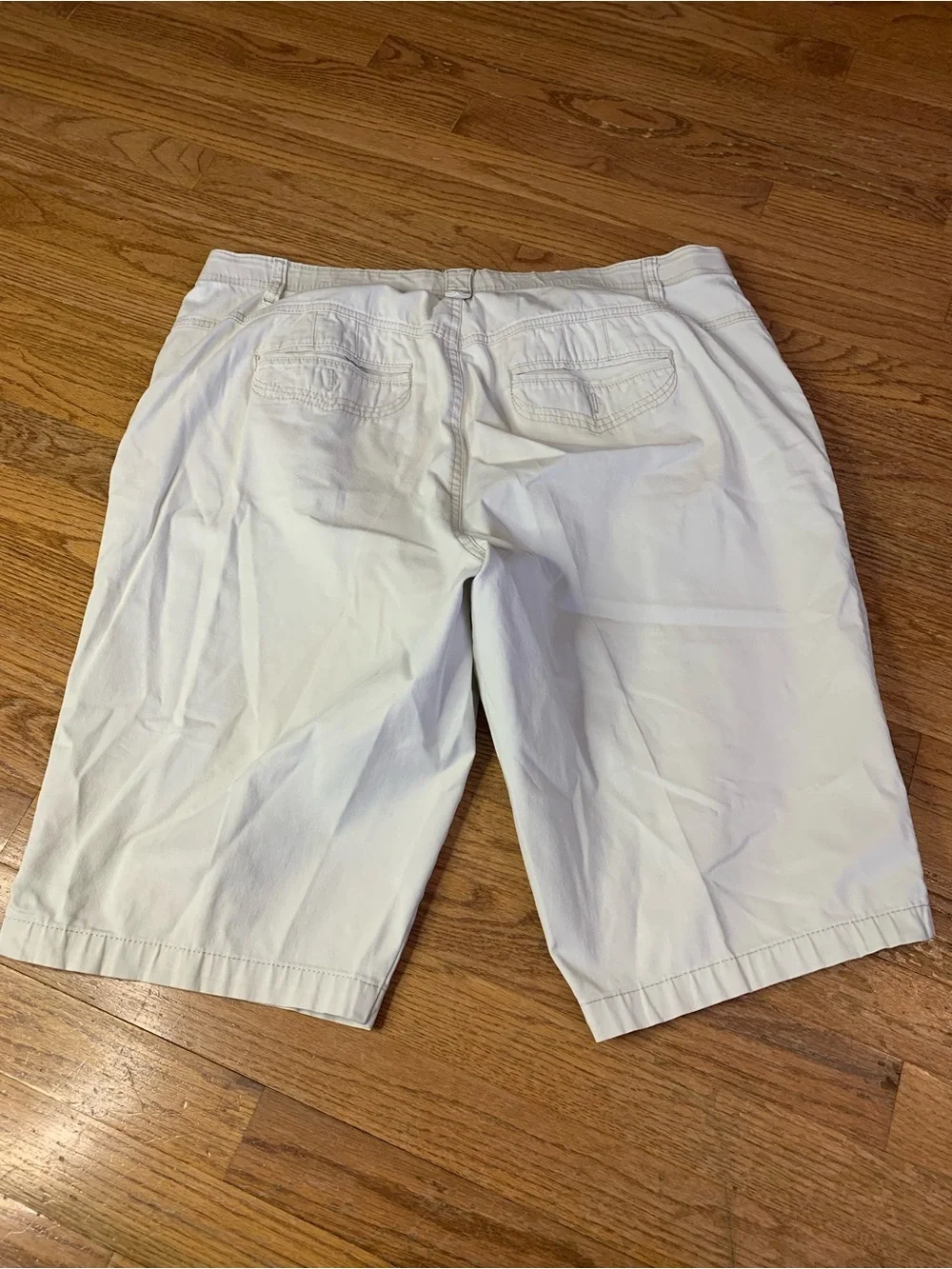 Gloria Vanderbilt Khaki Bermuda Shorts - Women's Plus Size 18W - Picture 3 of 7